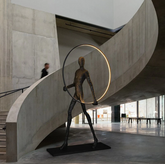 Lampadar statuie Omnio