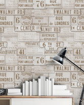 Tapet MINDTHEGAP – VINTAGE SIGNS TAUPE